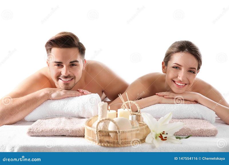 What Are Couple Medical Spa Massages? Advantages and Methods Clarified
